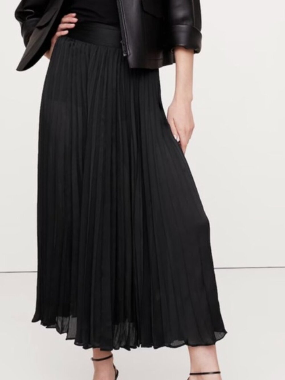 NWT BANANA REPUBLIC A Line Crinkled Satin Pleated Black Maxi Skirt - Small